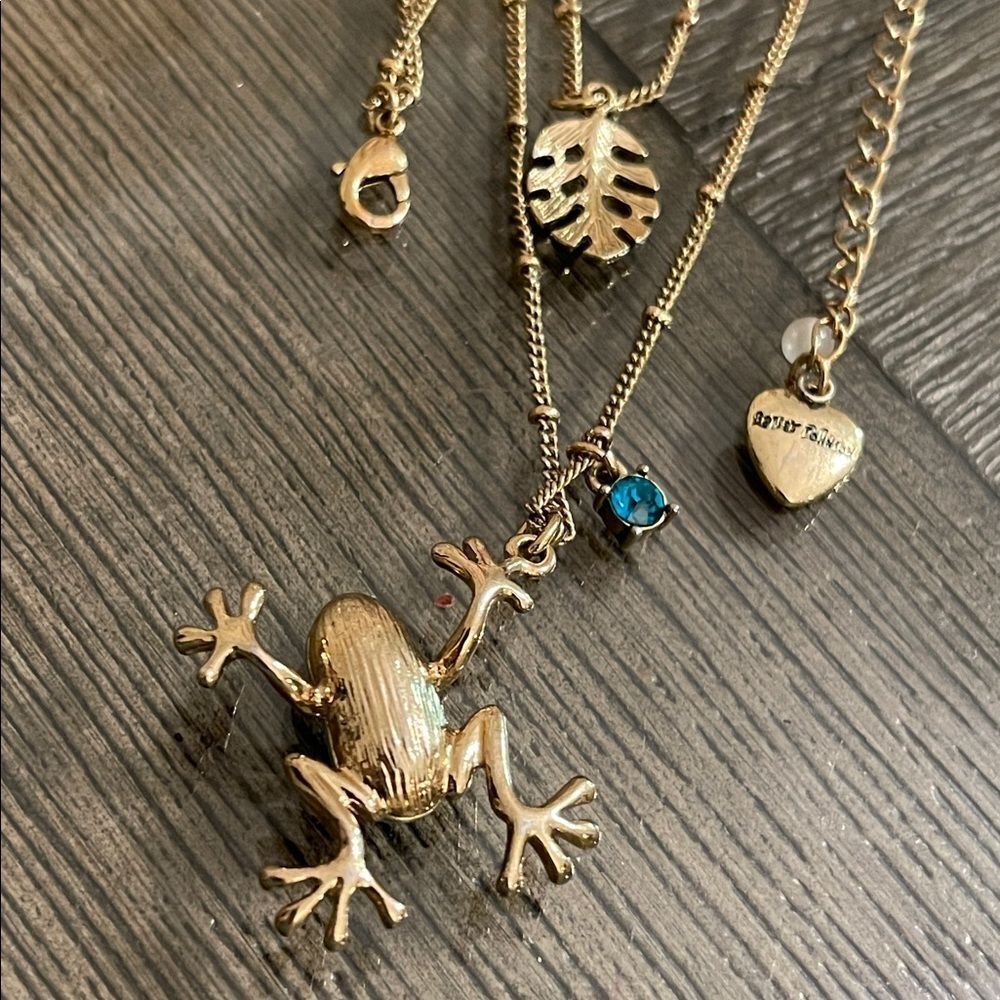 Betsey Johnson Enamel Tree Frog Double Row Necklace with Green Leaf Charm - Picture 3 of 16